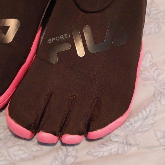 Fila Pink & Black Water Shoes Size 7M - Picture 4 of 12